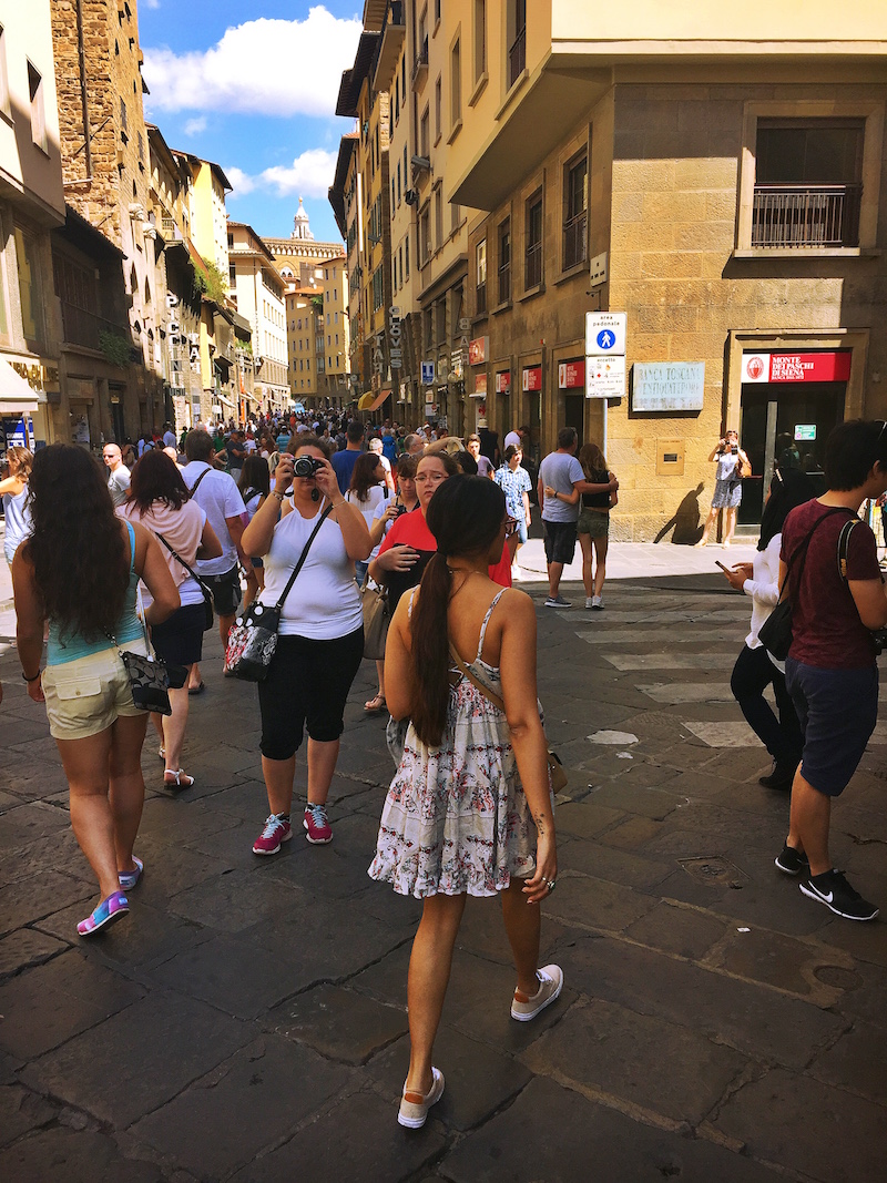 Walking around the historical centre of Firenze.